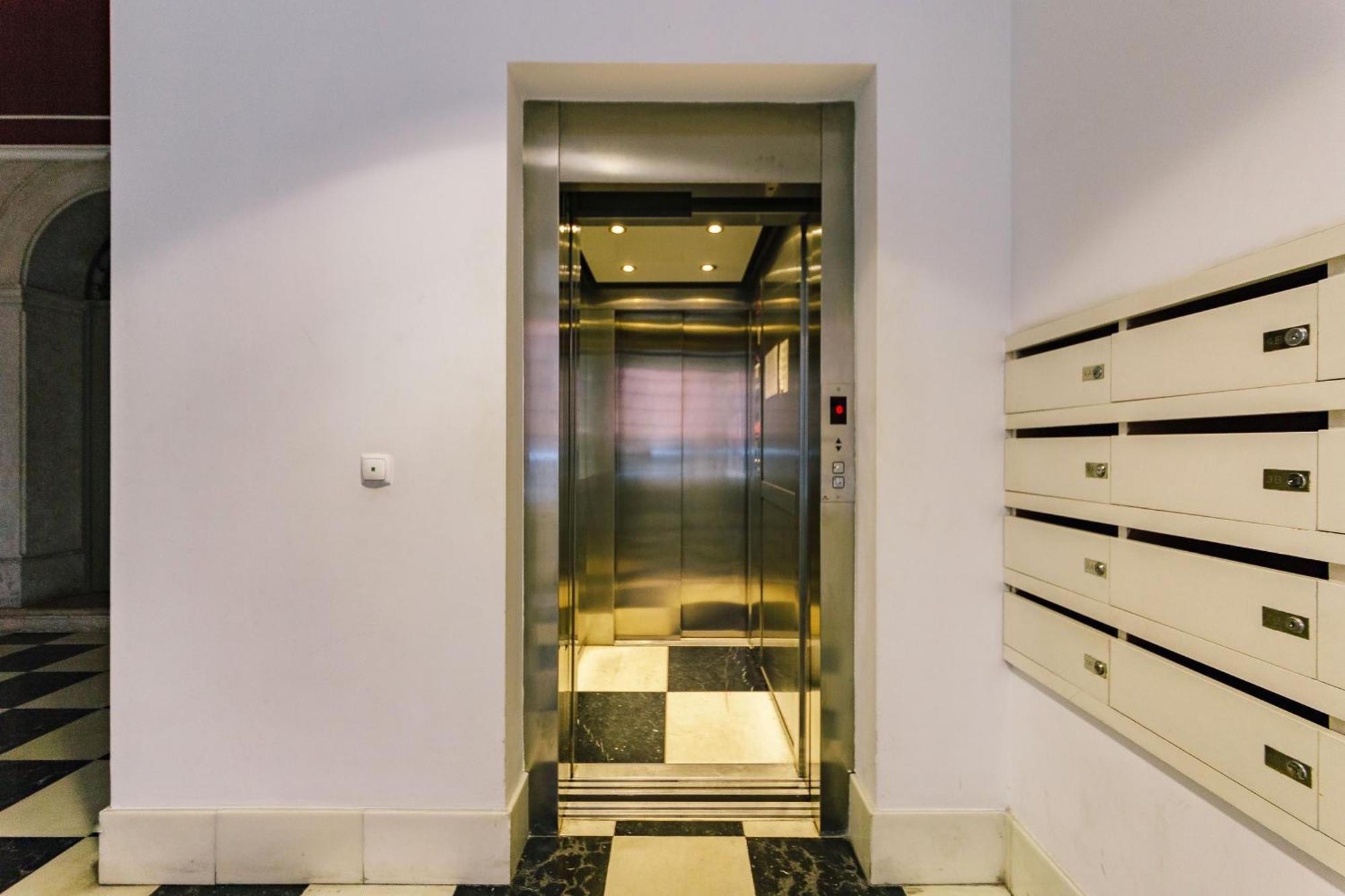 Chiado 2 Bedroom Elegant Apartamento *